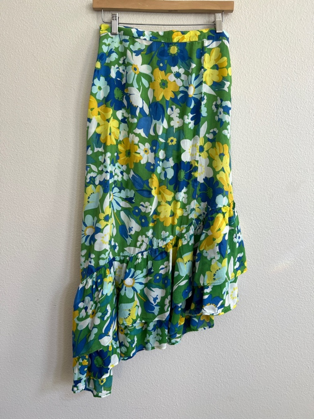 WALTER BAKER Kayden Midi Skirt Asymmetrical Ruffle Hem Floral Green/Multi Size 4